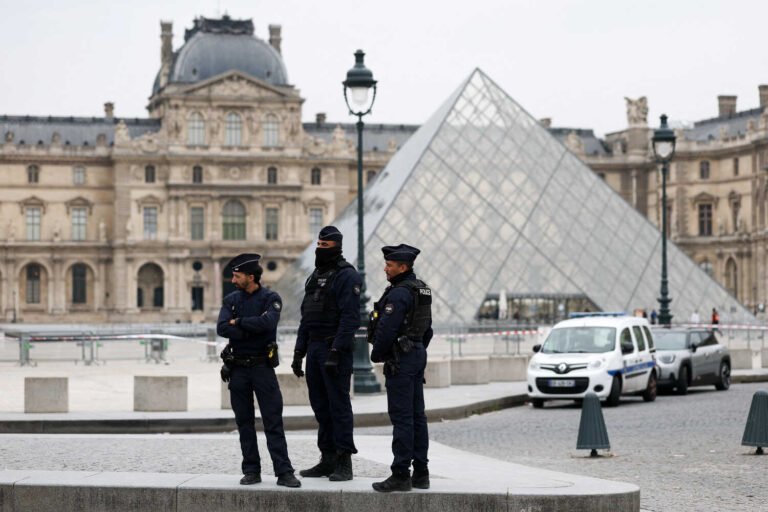 Thieves Steal ‘Priceless’ Jewels From the Louvre Museum in Paris