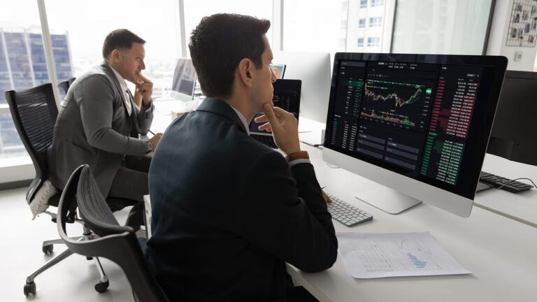 Macroeconomic Concerns Weigh on Advisors 2026 Investment Expectations