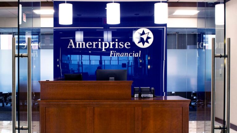 Ameriprise Advisor Group Head to Step Down This Summer