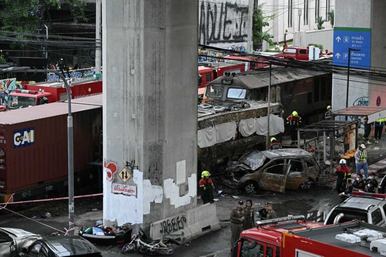 Train Crashes Into Bangkok Traffic, Killing at Least 8 People