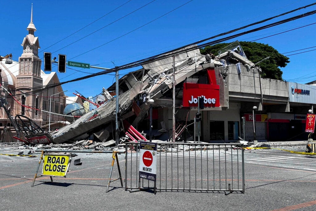 Deadly Quake Hits Southern Philippines