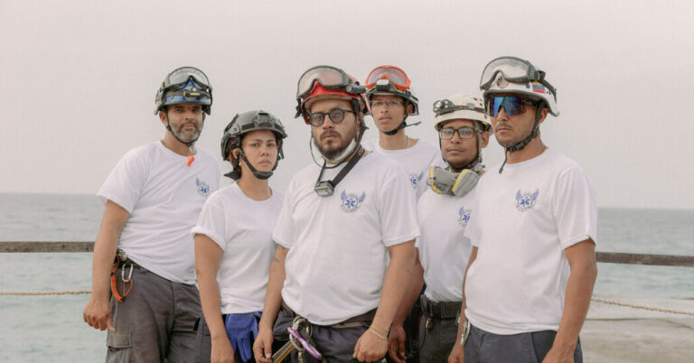 In Venezuela, These Rescue Workers and Volunteers Rushed Into the Earthquake Zone