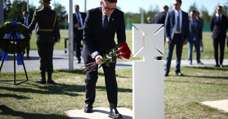 UK Prime Minister Burnham Arrives in Ukraine as Russia Amps Up Warnings